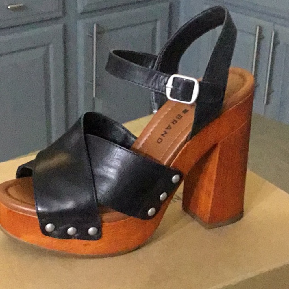 Lucky brand sandal heeled